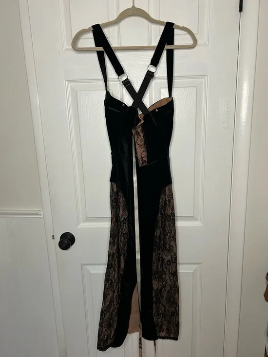 Mistress Rocks Black Velvet & Lace Corset Dress - Picture 10 of 16